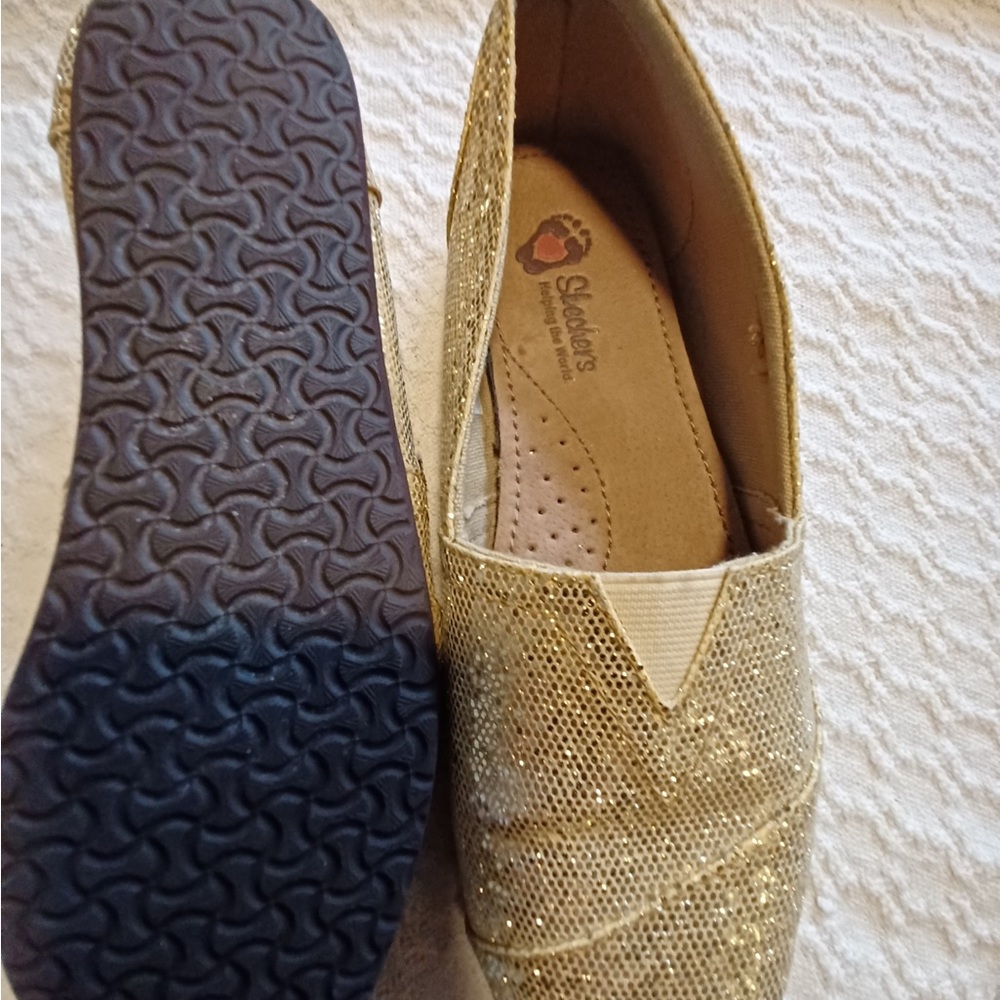 Bob Skechers flats in gold